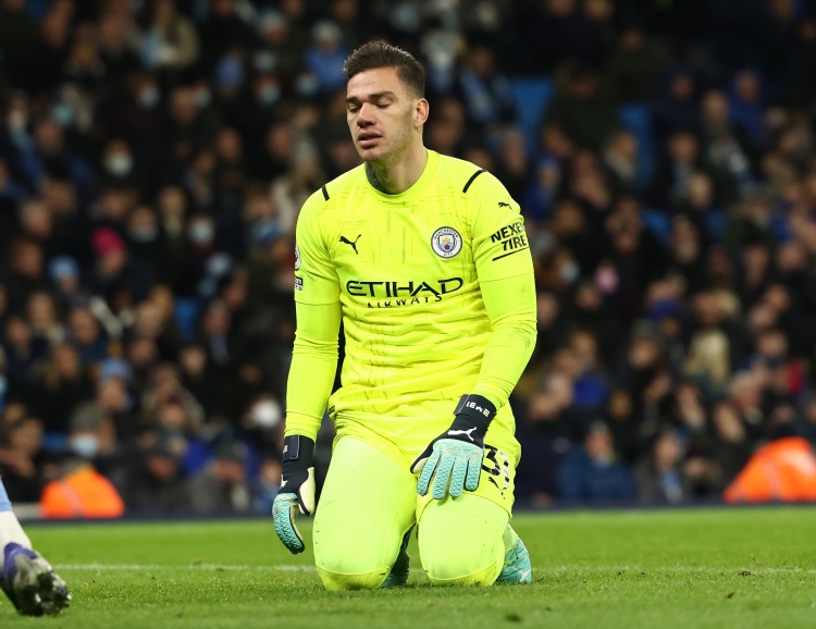 前曼城门将：埃德森是曼城队史最成功门将，像在刀尖上守门