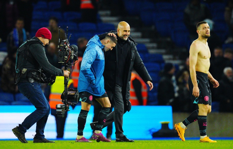 瓜帅：福登在前锋身后真的很有威胁，他在禁区附近表现非常完美