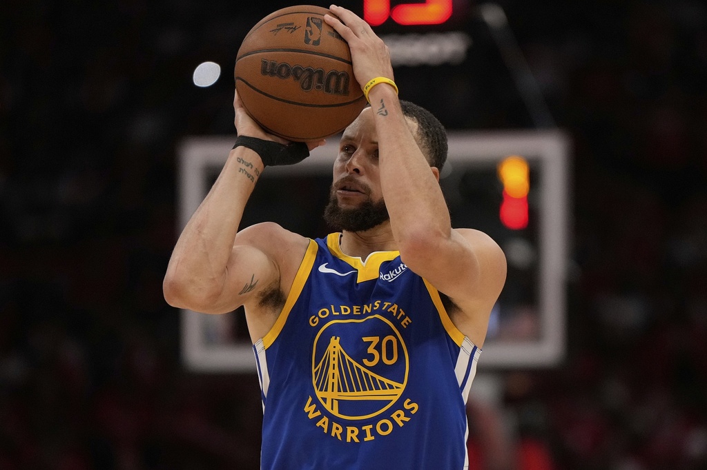 Lowe：胆小鬼怕投篮命中率下降0.1%就不敢投 他们应向库里&JR学习