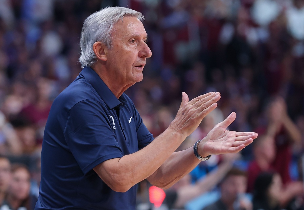 塞尔维亚主帅：输掉比赛从来都不是因为单一原因 总是有很多因素